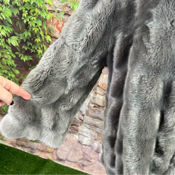 ELIE TAHARI Tara Gray Faux Fur Jacket, L - Picture 5 of 12